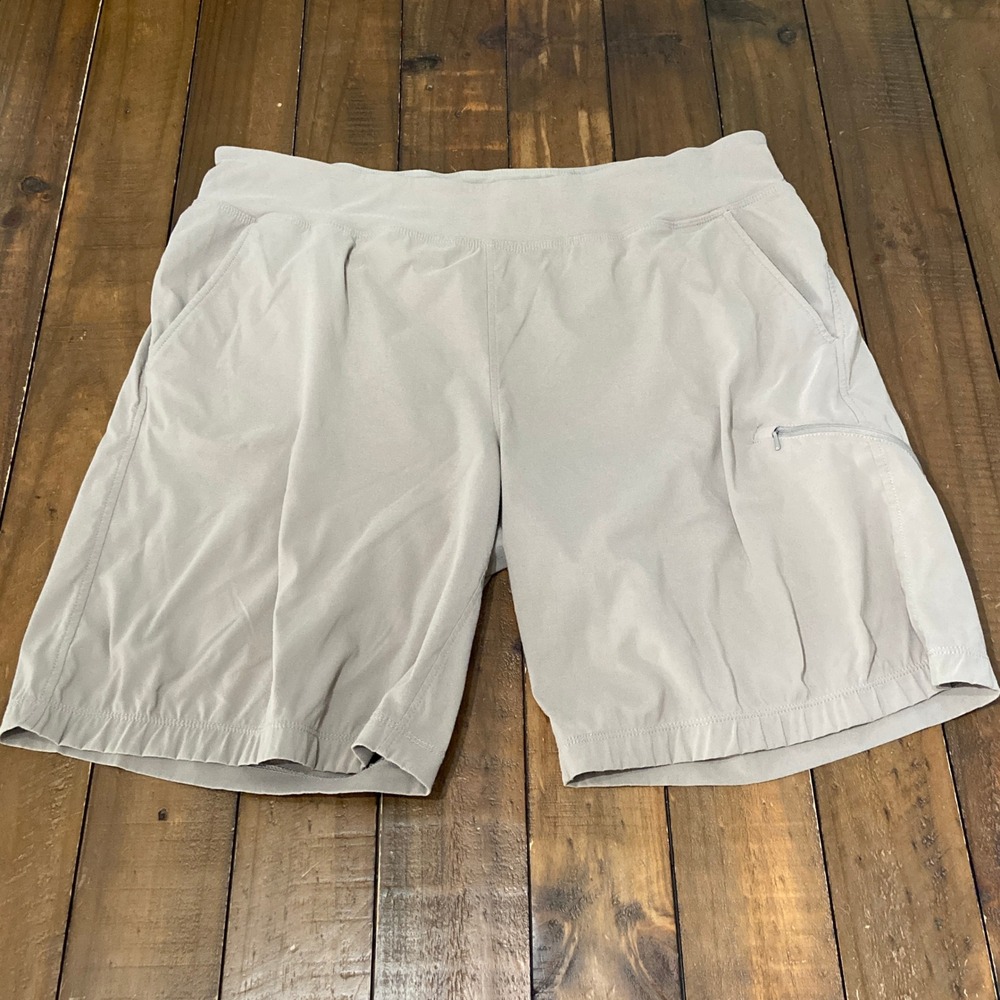 Mountain Hardwear Dynama/2 Shorts Womens XL Tan Hiking Climbing Stretch OL8624